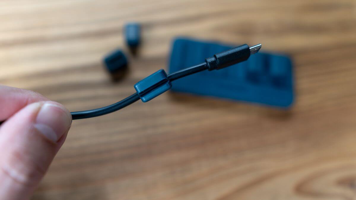 Anker Magnetic Cable Holderの使い方